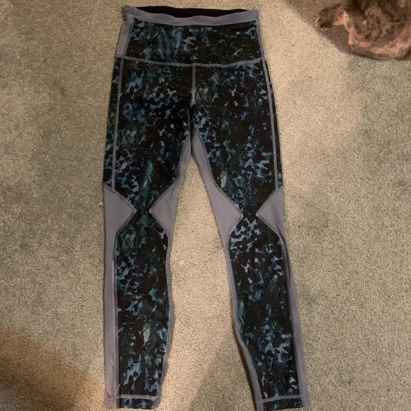 LULU LEMON LEGGINGS - Picture 2 of 3